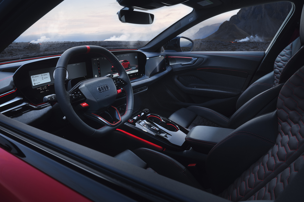 アウディ 新型RS 5のインテリア(運転席まわり)