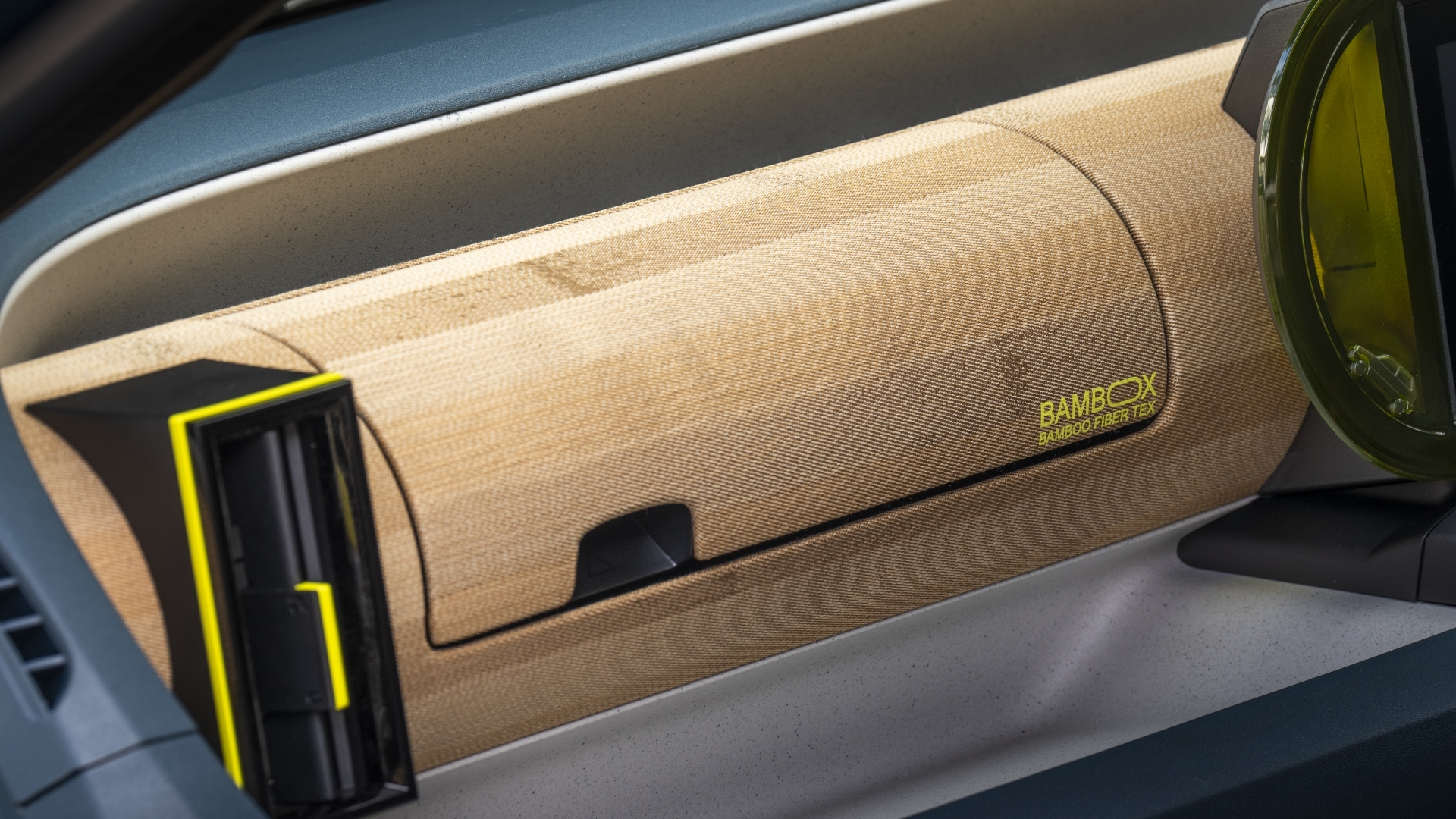 フィアット グランデ パンダ ハイブリッドの竹繊維素材BAMBOXを使ったダッシュボード