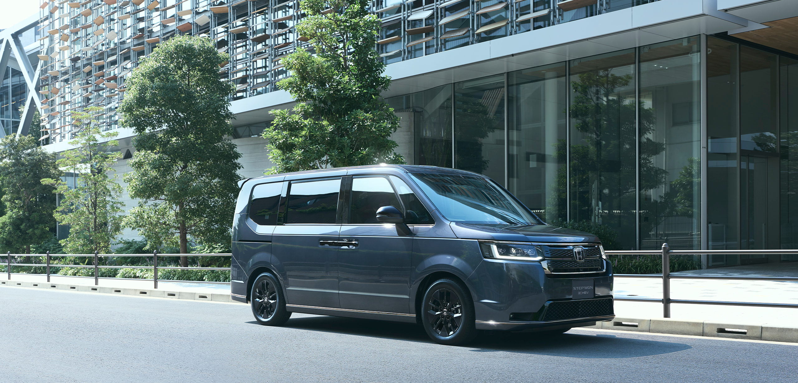ホンダ ステップワゴン e:HEV スパーダ ブラックエディションの外観