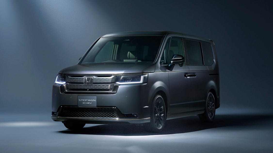 ホンダ ステップワゴン スパーダ ブラックエディションのフロントスタイル(ブラッククロームメッキのグリル)